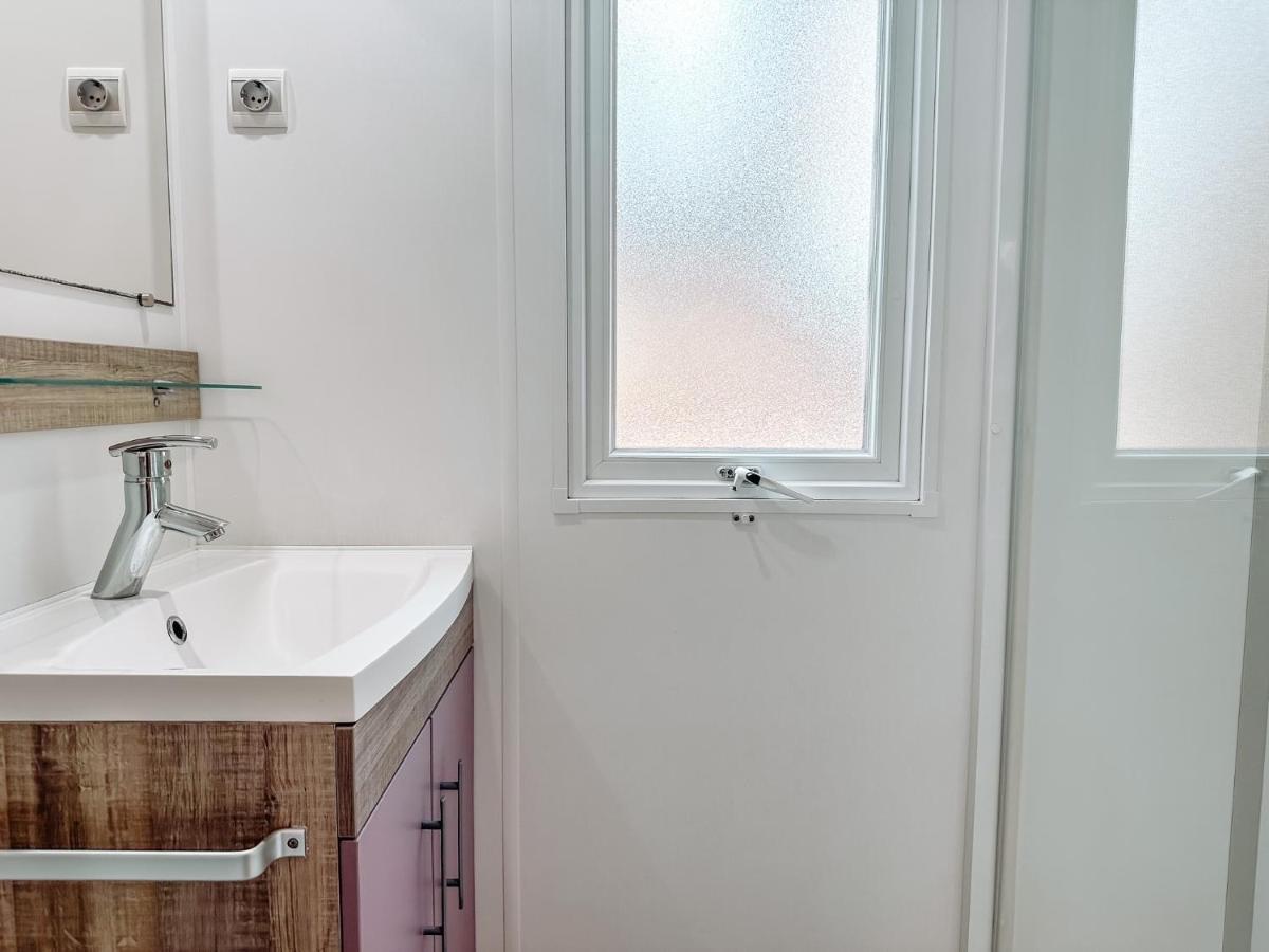 3 Bedroom Chalets Camping Lei Suves - Joycasa Roquebrune-sur Argens Exterior foto